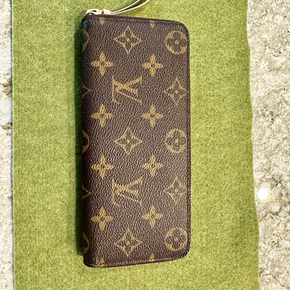 Louis Vuitton Zippy Wallet